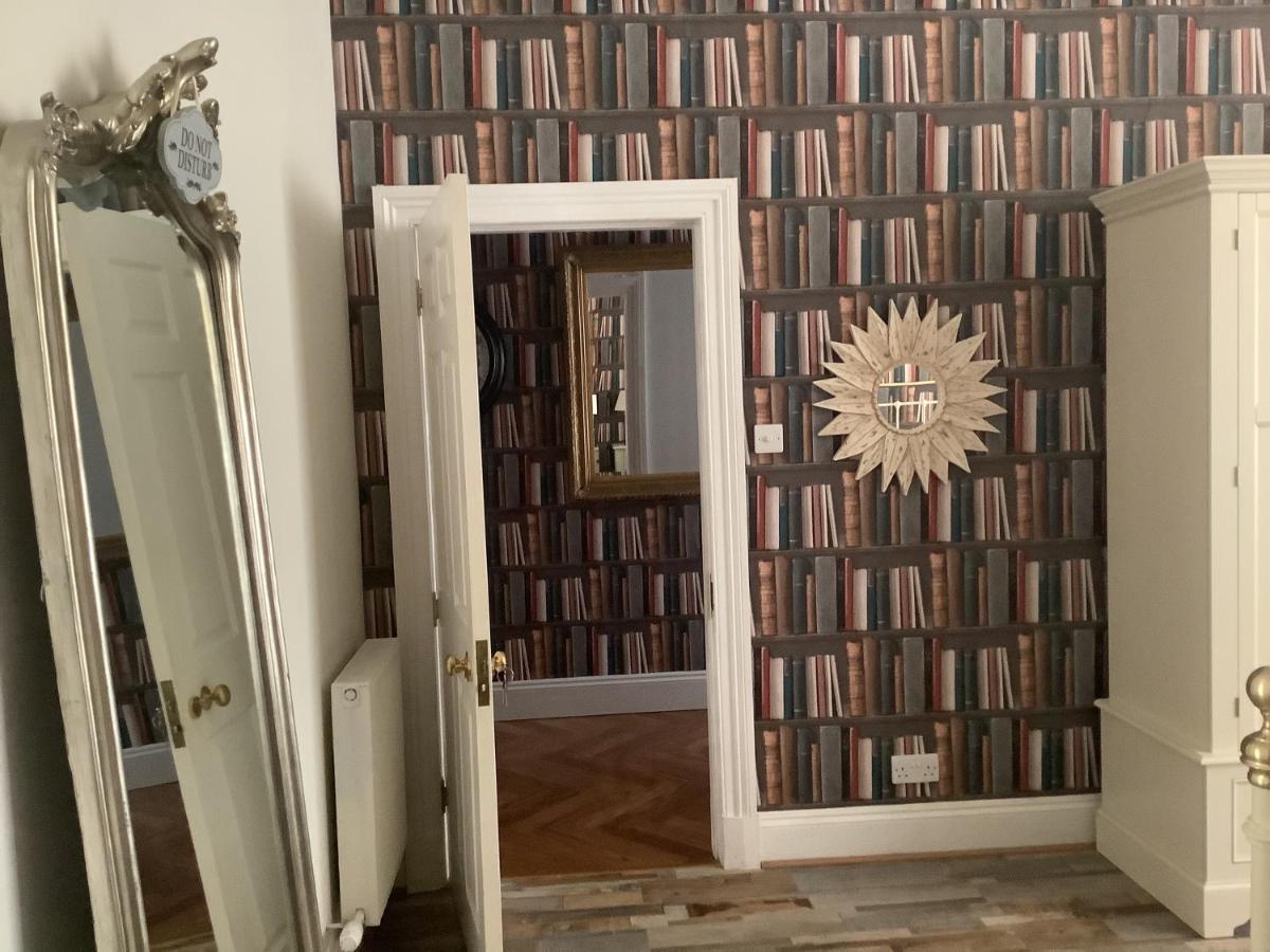 A Room In The City - West — Fotos 2